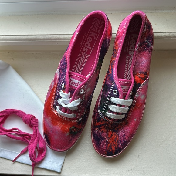 Brand new! KEDS Champions in Cosmic (Pink), size 6, with both sets of laces! - Picture 2 of 4